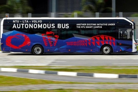 В Сингапуре представили первый в мире беспилотный электроавтобус