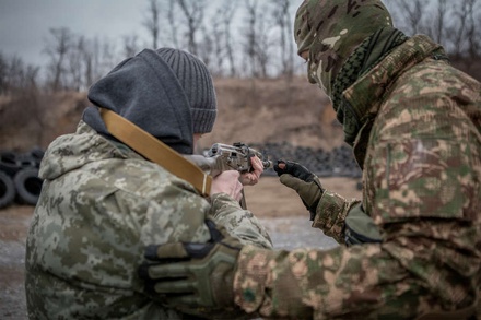 Владимир Зеленский подписал закон об использовании теробороны в местах боевых действий