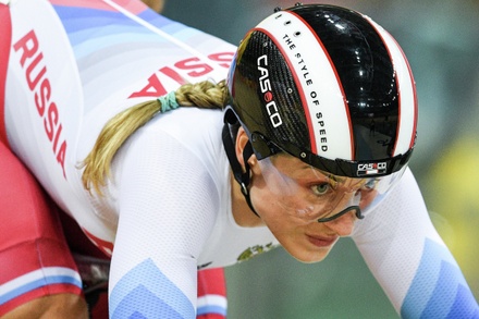 Велогонщица Дарья Шмелёва выиграла золото чемпионата Европы в спринте