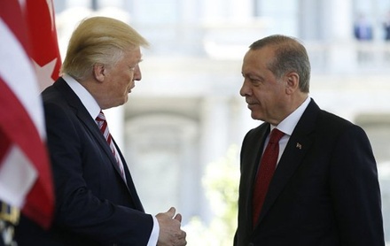 Трамп и Эрдоган договорились поддерживать тесный контакт по ситуации в Сирии