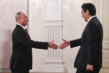 Абэ рассчитывает заключить мирный договор с РФ при жизни нынешнего поколения