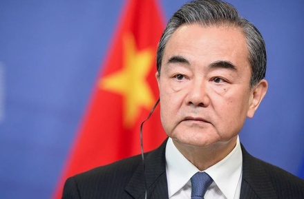 Ван И назвал односторонние санкции актом запугивания