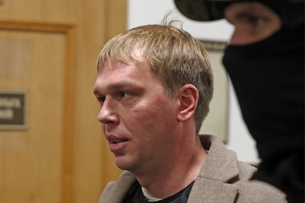 Суд продлил арест экс-полицейским по делу Ивана Голунова на два месяца