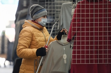 СМИ сообщили о падении продаж одежды в России на 90%