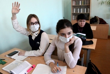 Глава Минпросвещения допустил возвращение школьников Москвы к очному обучению