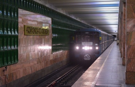 На станции метро «Новоясеневская» в Москве нашли подозрительную коробку