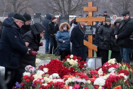 Сергей Юрский похоронен на Троекуровском кладбище в Москве