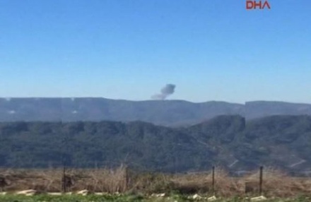 Военный самолёт разбился в Сирии на границе с Турцией