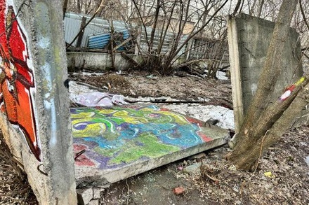 На семилетнюю девочку в Мытищах упала бетонная плита