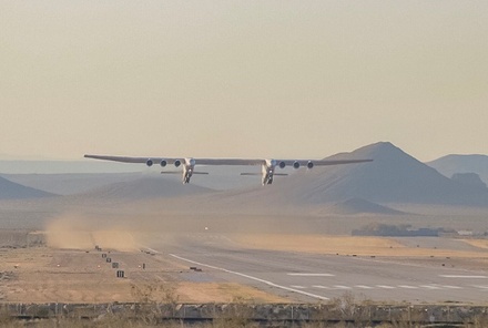 Первый полёт самого большого в мире самолёта сняли на видео