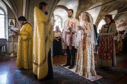 В РПЦ поддержали приравнивание венчания к официальному браку