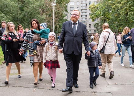 Милонов предложил запретить в России платное суррогатное материнство