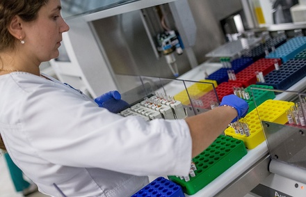 Фармэксперт полагает, что сбор биоматериала россиян проводят для сертификации лекарств