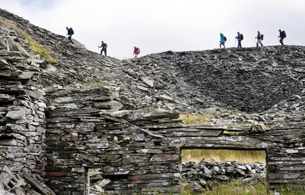 20 школьников пропали в пещерах национального парка в Уэльсе