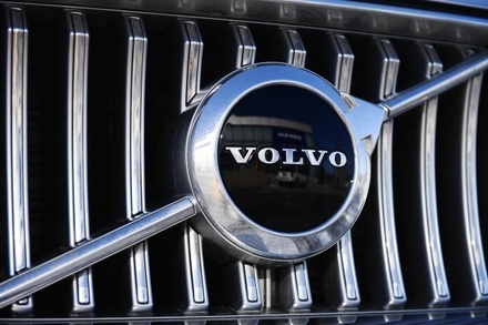 Volvo Cars приостановила производство в Швеции из-за нехватки полупроводников