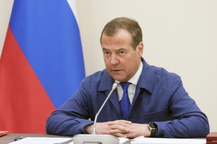 Дмитрий Медведев призвал ударить по украинским АЭС после атаки на Смоленскую атомную станцию
