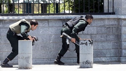 Силовики уничтожили четырёх террористов в иранском парламенте