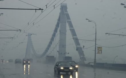 МЧС предупреждает о сильном тумане предстоящей ночью в Москве