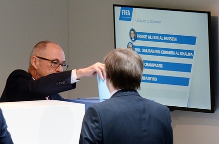Первый тур выборов президента FIFA не выявил победителя