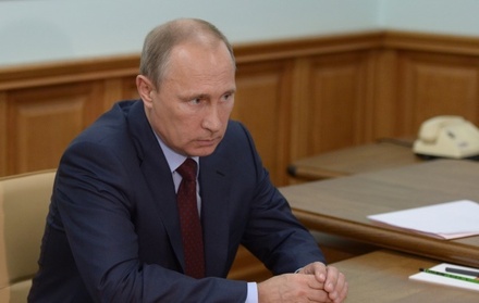 Путин заверил Порошенко, что РФ поможет в разрешении кризиса на Украине 