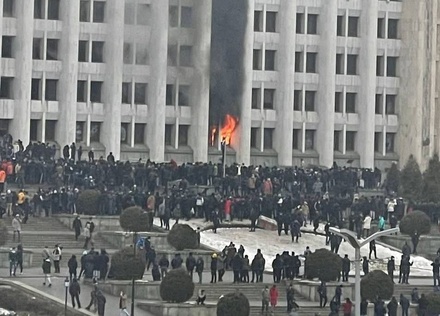 В здании мэрии Алма-Аты начался пожар