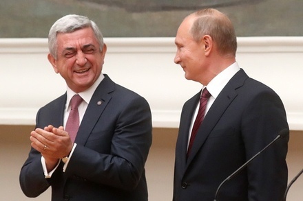 Путин поздравил Саргсяна с назначением на пост премьер-министра Армении