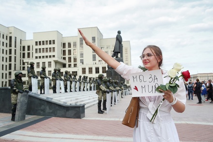 Протестующие у Дома правительства в Минске обещают приходить каждый день