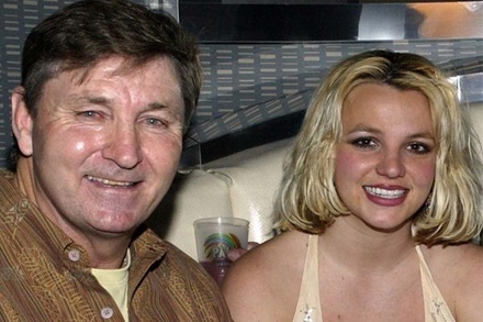 Отец Бритни Спирс потребовал от дочери 2 миллиона долларов за отказ от опеки