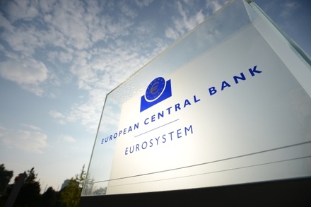 Европейский центральный банк назвал Россию лидером по отказу от долларов США