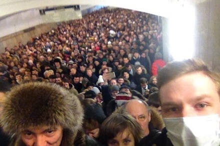 На станции метро «Тульская» образовалось значительное скопление пассажиров