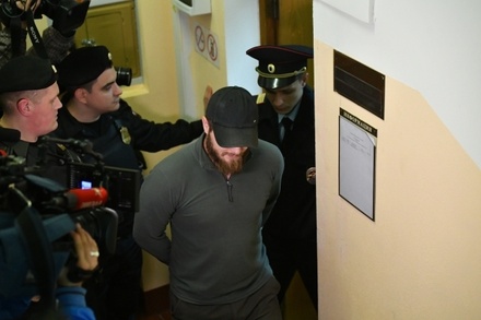 Суд арестовал троих обвиняемых в поджогах у офиса адвоката Алексея Учителя