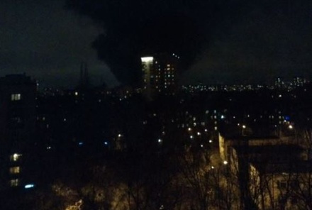Огонь с горящего в Москве завода перекинулся ещё на два 5-этажных здания