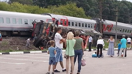 Число пострадавших при столкновении поезда с КамАЗом выросло до 10