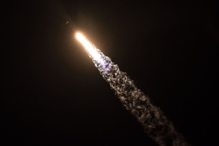 Компания SpaceX запустила ракету с первыми спутниками для глобального интернета
