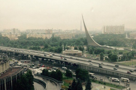 Московских автолюбителей попросили не выезжать в город из-за дождя