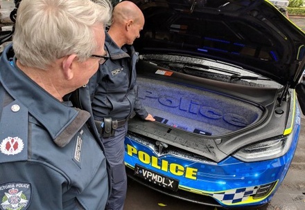 Австралийская полиция начинает использовать электромобили Tesla