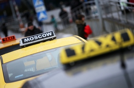 Таксист потребовал от москвички почти 14 тысяч рублей за получасовую поездку