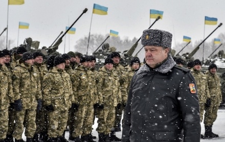 Пётр Порошенко повысил зарплату участникам спецоперации в Донбассе