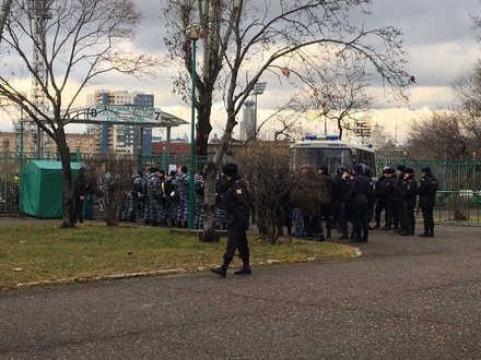 Болельщики «Торпедо» сообщают о задержании более 100 человек на стадионе Стрельцова