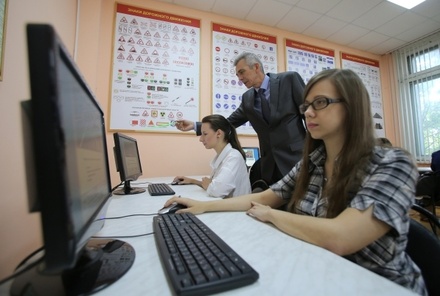 Автошколы начнут преподавать теорию онлайн