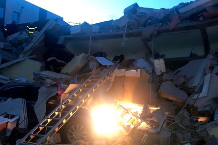 Очевидец мощного землетрясения в Албании: больше ста человек погибли