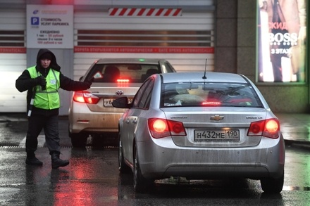 Москвичи смогут обжаловать штраф за парковку через портал мэра столицы