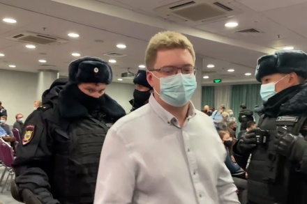 СМИ узнали причину задержания муниципальных депутатов в Москве