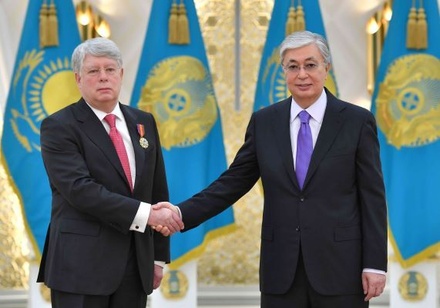 Президент Казахстана наградил российского посла орденом «Достык» II степени 