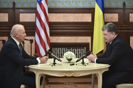 Порошенко и Байден обсудили проведение выборов в Донбассе