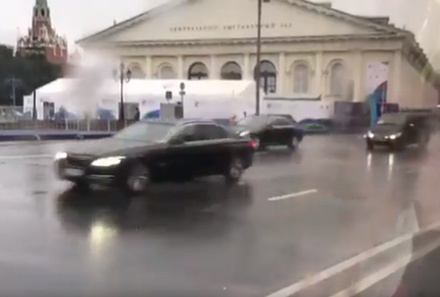Появилось видео проезда по Москве кортежа короля Саудовской Аравии
