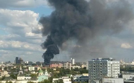 Очевидцы сообщают о крупном пожаре на юге Москвы