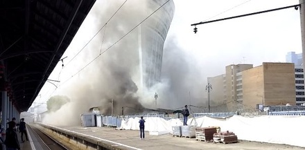 У Киевского вокзала в Москве горят складские помещения