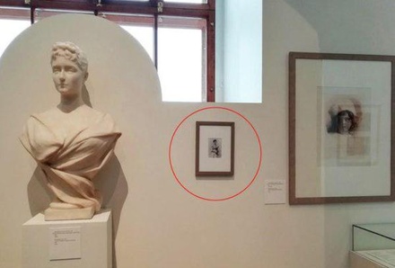 В Государственном историческом музее посетители выставки повесили свою картину