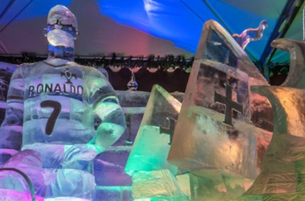 В парке Победы в Москве установили 43 ледяных скульптуры